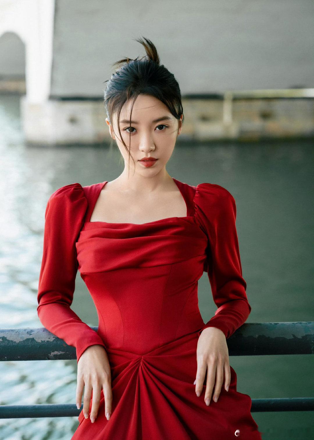 张月回应有种张月提到者来女再度落泪 张月说乘风里的姐姐都很有种，而这份认知来自者