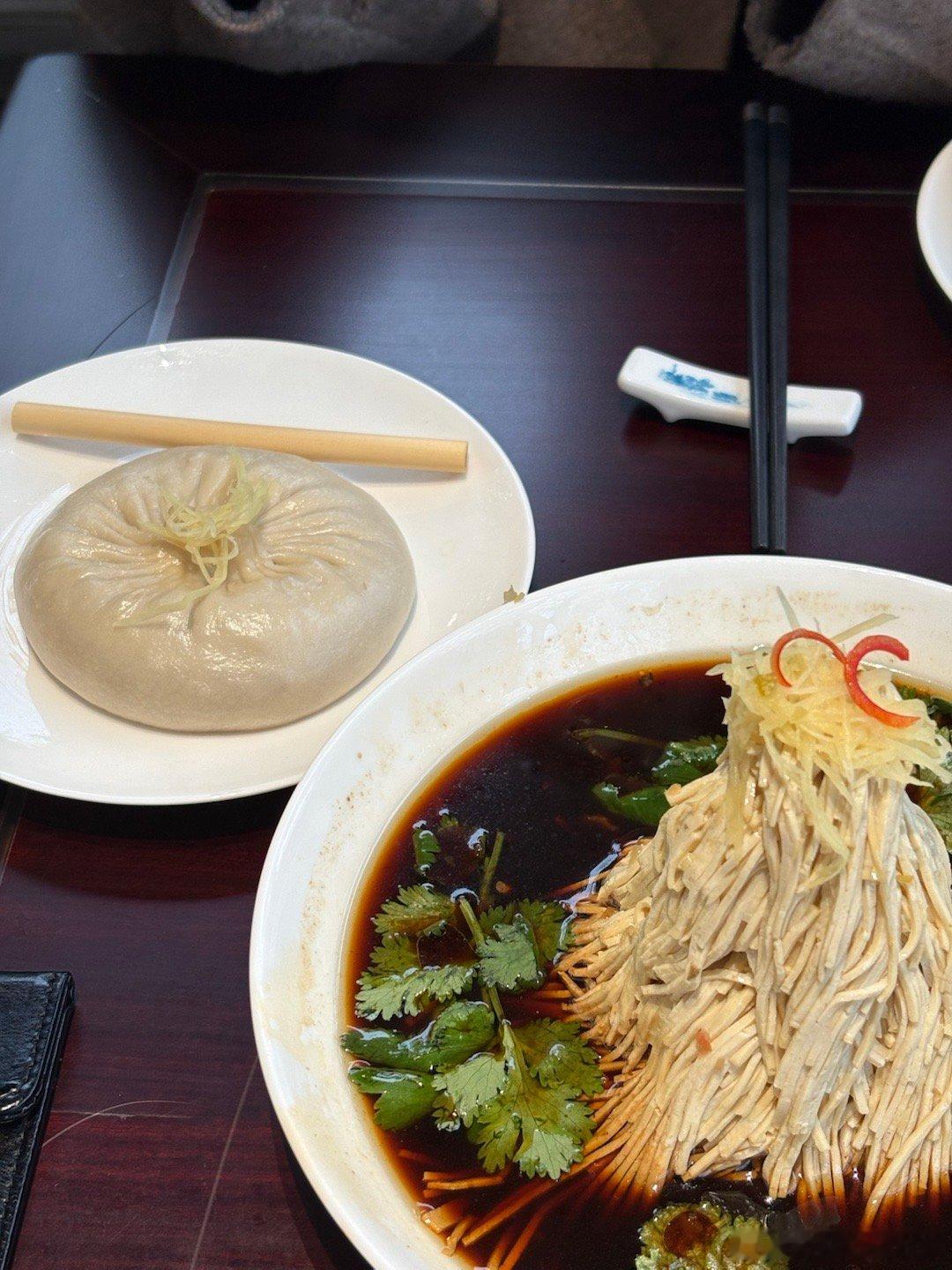 扬州早茶这黑珍珠餐厅的口味好吃程度不及蔡林记也是体验了细糠了 扬州·趣园茶社(迎