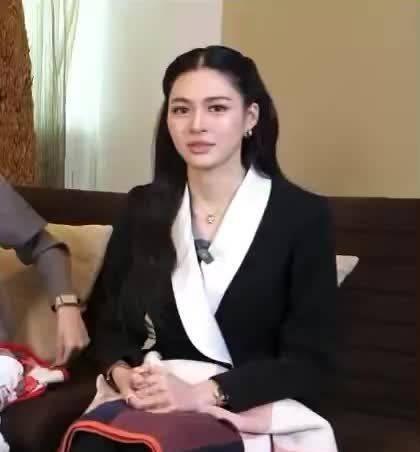 哈哈哈哈哈哈哈怎么又猪猪又帅帅的

邝玲玲神颜｜邝玲玲转发｜邝玲玲微博
邝玲玲｜
