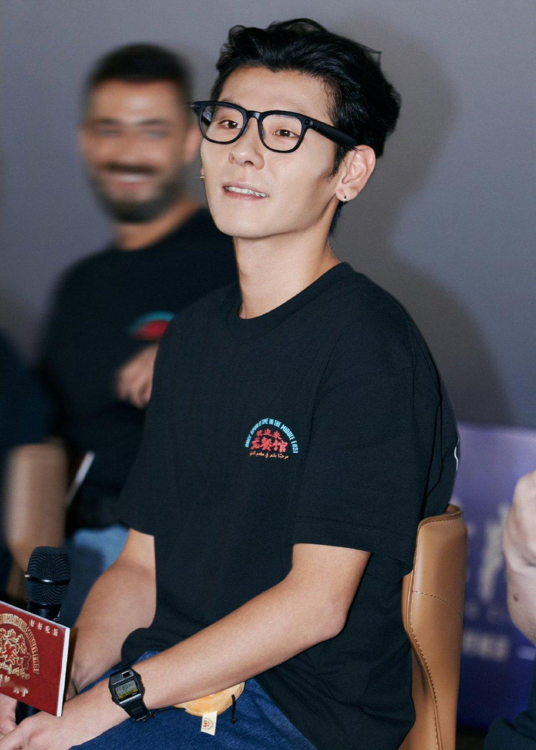 看蒋奇明的作品后劲好大每次看完蒋奇明的作品后劲都好大每次看完蒋奇明的作品后劲都好