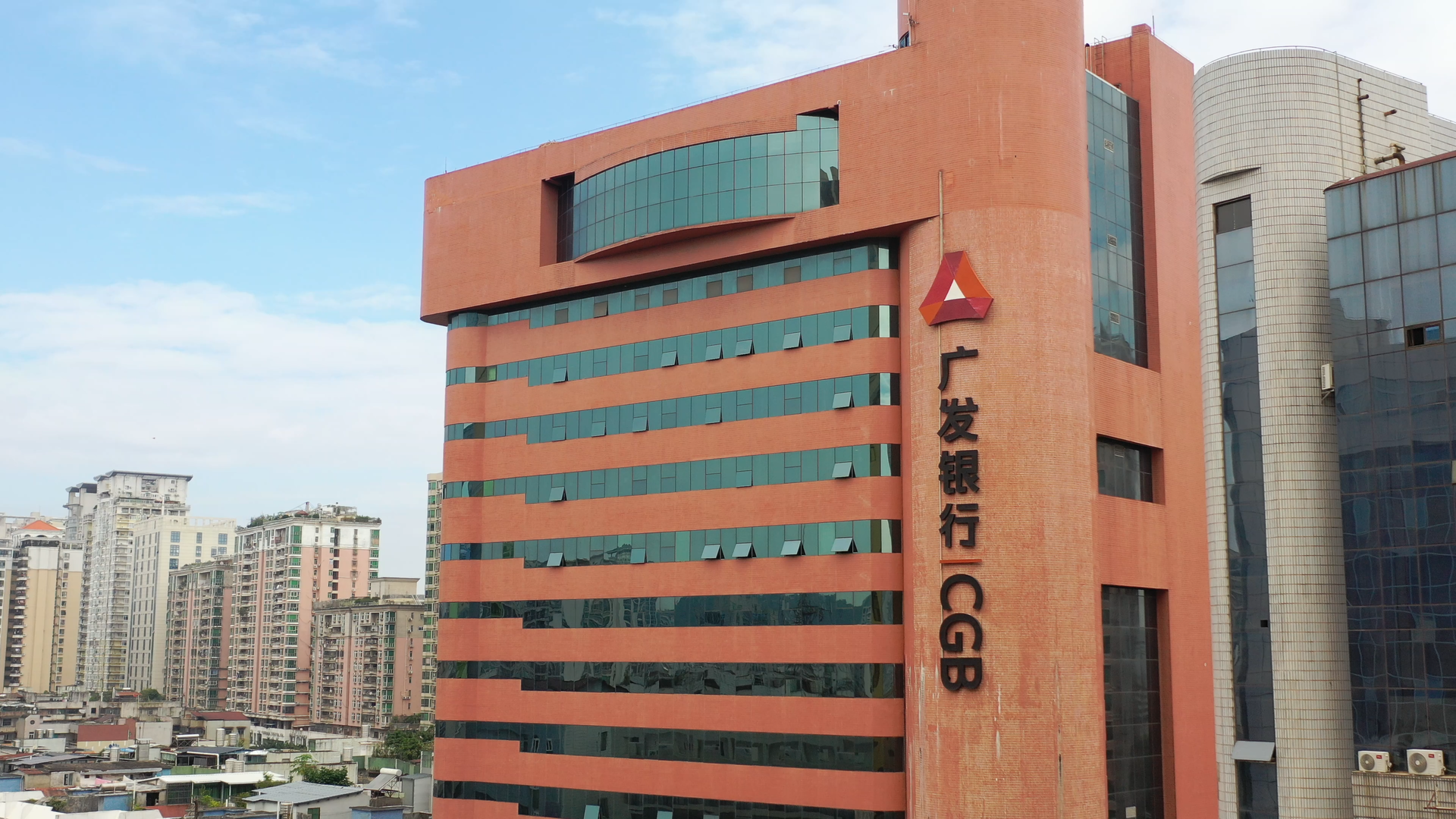 点赞|广发银行惠州分行: 创新推出“移动柜台沉一线”活动