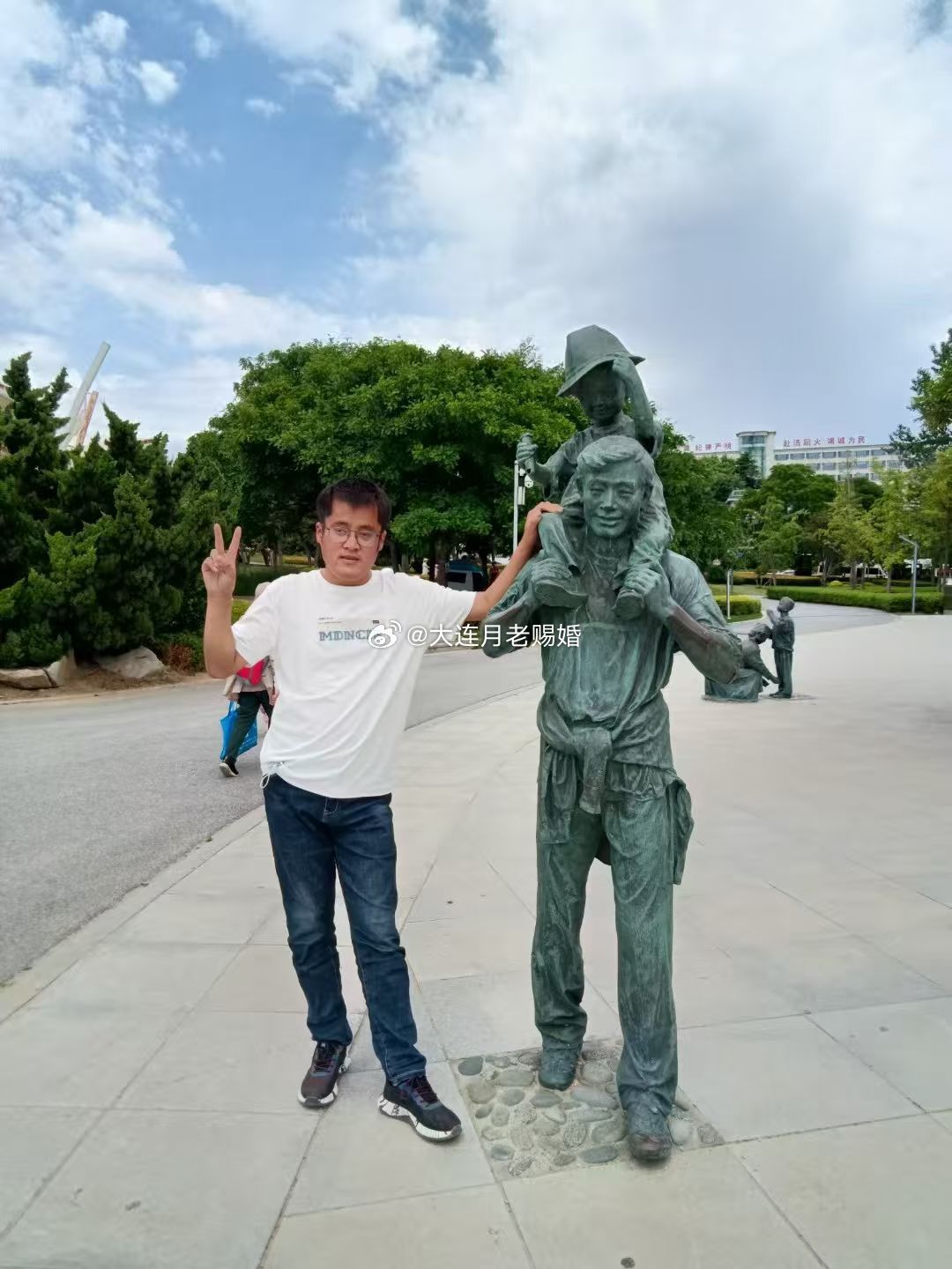 大连单身交友找对象出生日：1987/07/23身高：180职业：民政殡葬单位月薪