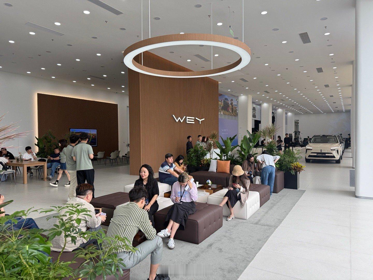 一日来回去了趟上海，去看看全新魏牌用户交付中心，这是WEY数字化触点首个转型品牌