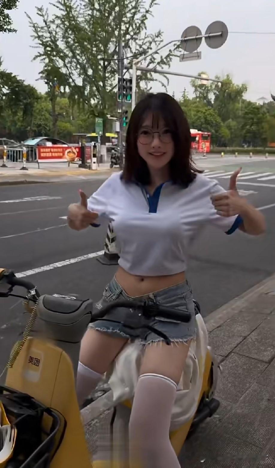 学生？不像啊！