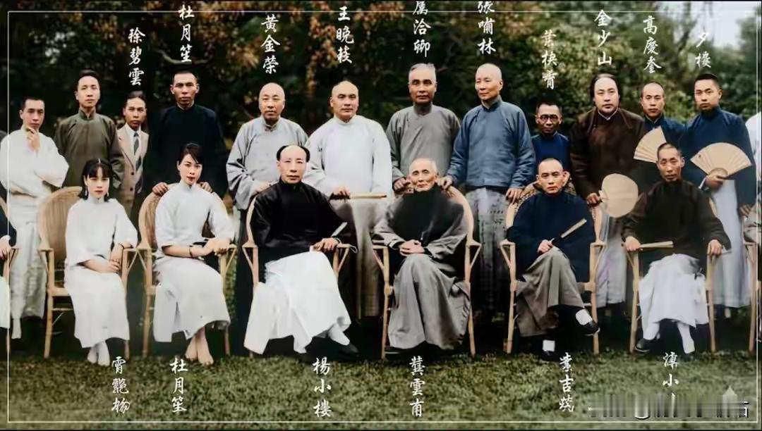 昔日翅诧风云，
多数为国为民。
功绩名垂青史，
走狗遗臭万年。
