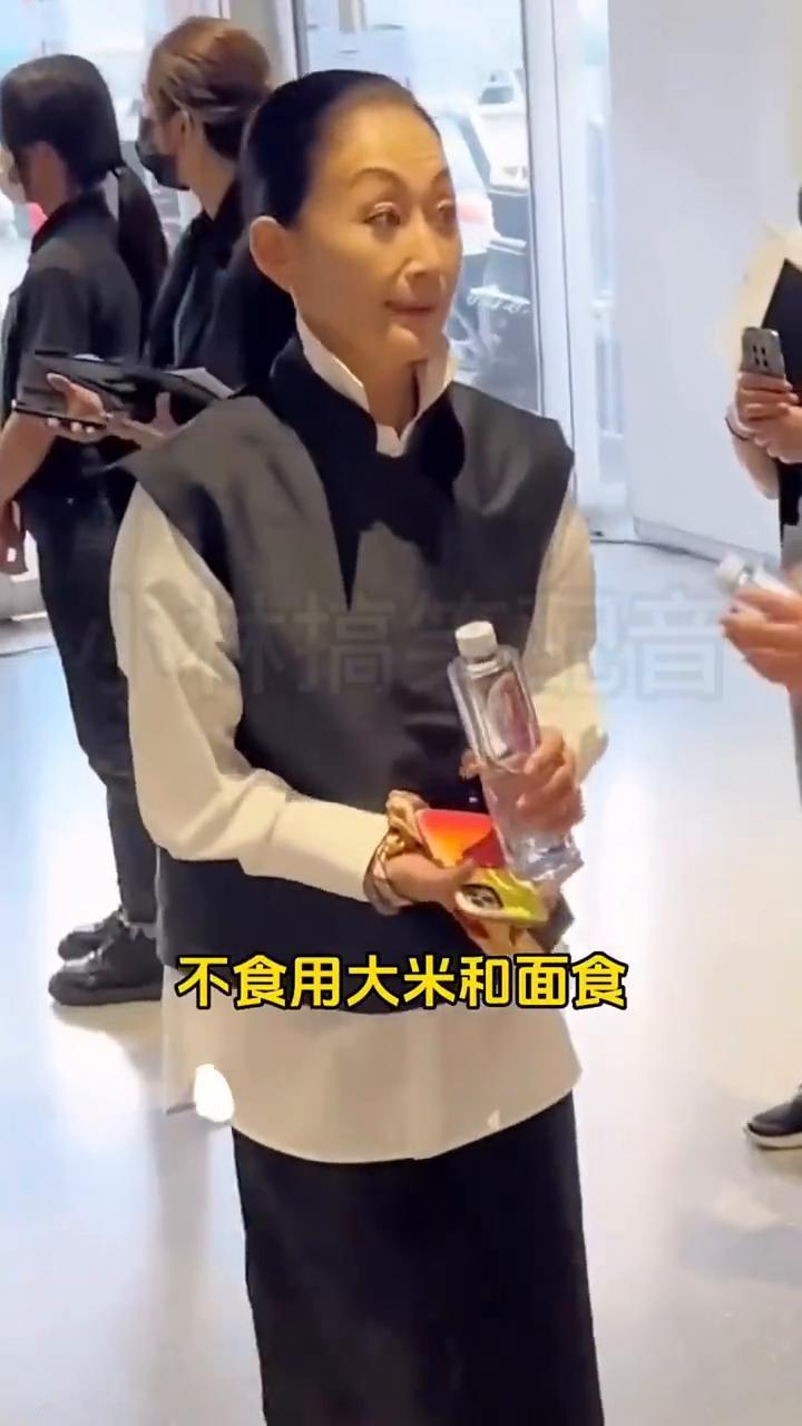 陈瑾这种做法令人敬佩。
谁也没想到陈瑾已经坚持将近30年不食用大米和面食。这种减