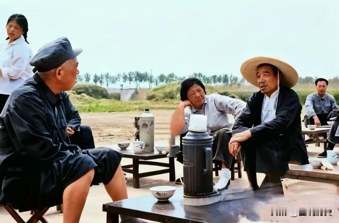 这张合影你见过么？你敢相信这三位有两位省委书记一位国务院副总理么？

这张合影拍