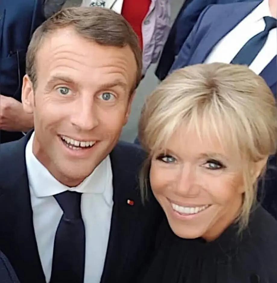 他不是变色龙，只是西方政治的真实模样。
 人们常把某些西方政客的反复无常，归咎于