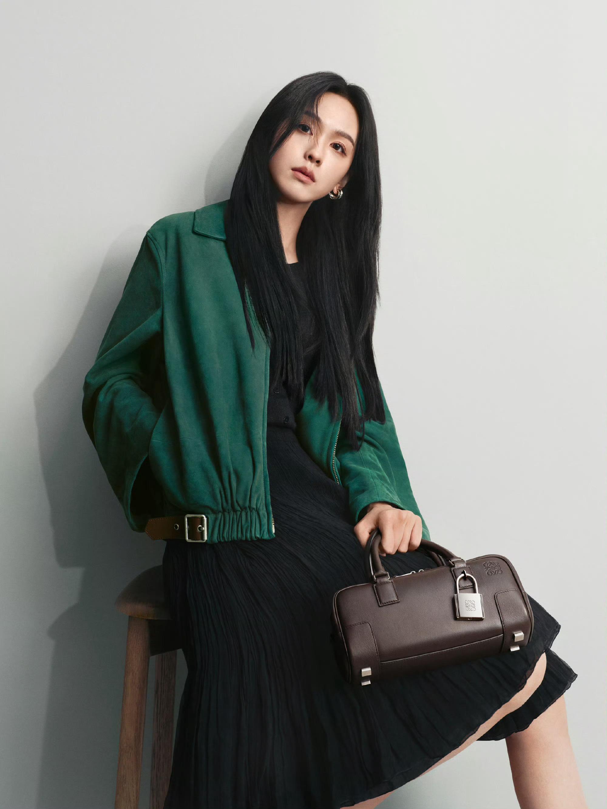 时尚要闻 LOEWE 罗意威宣布陈都灵成为全新 LOEWE 罗意威品牌大使。恭喜