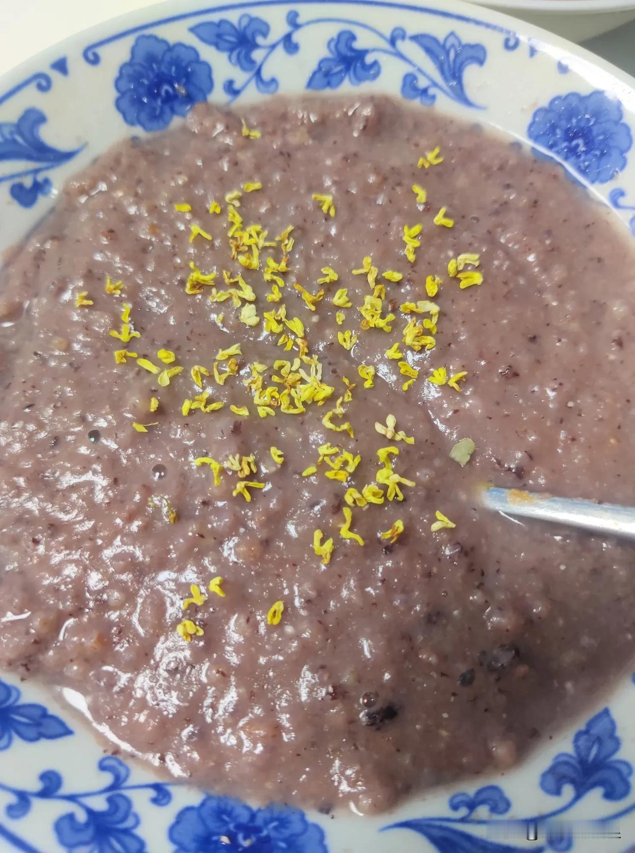 美味与美好，在各种香气扑鼻的佳肴之中相遇。
大家看看九宫格中都有那些菜？有你爱吃