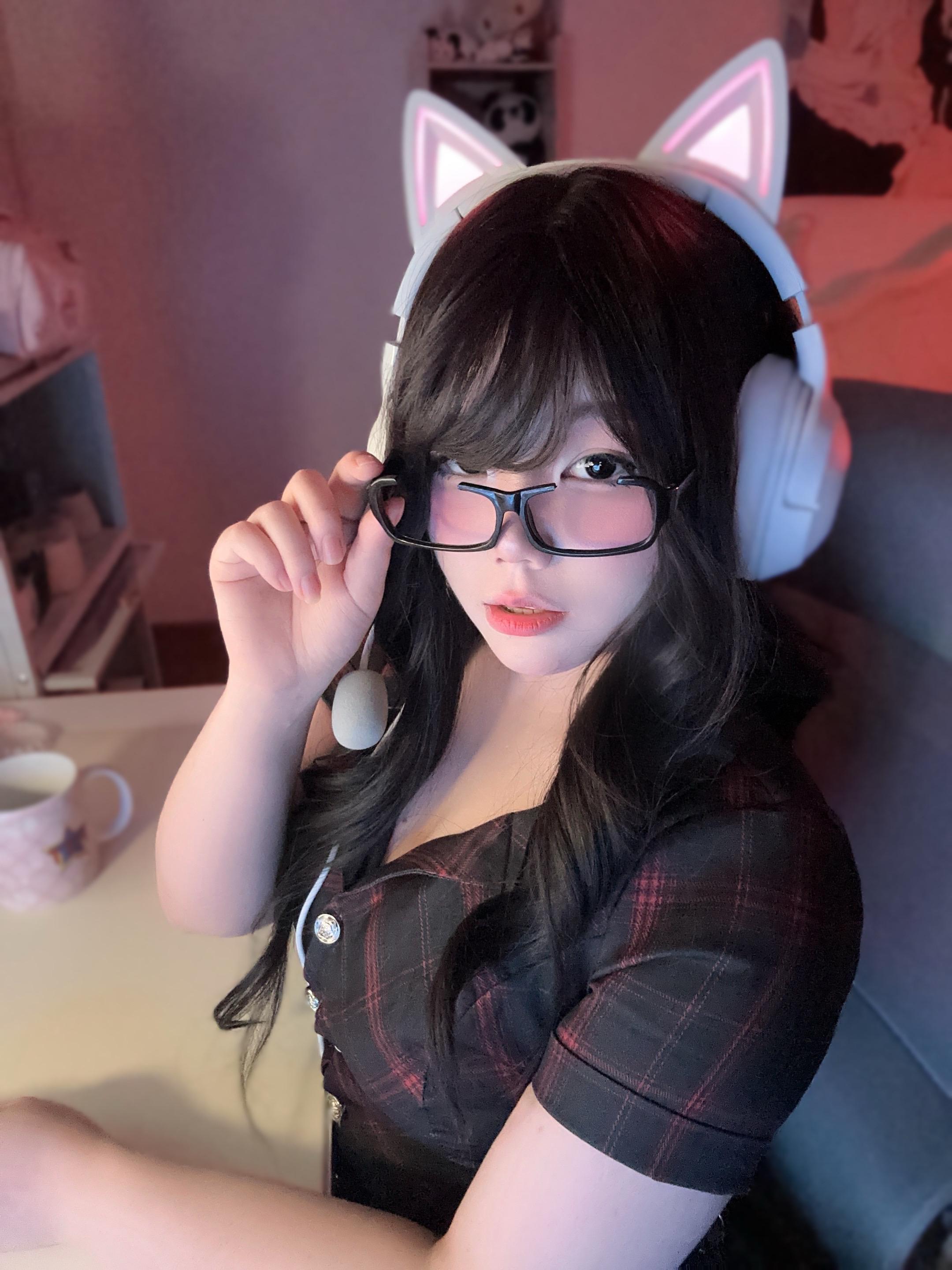 评论美女送不锈钢脸盆