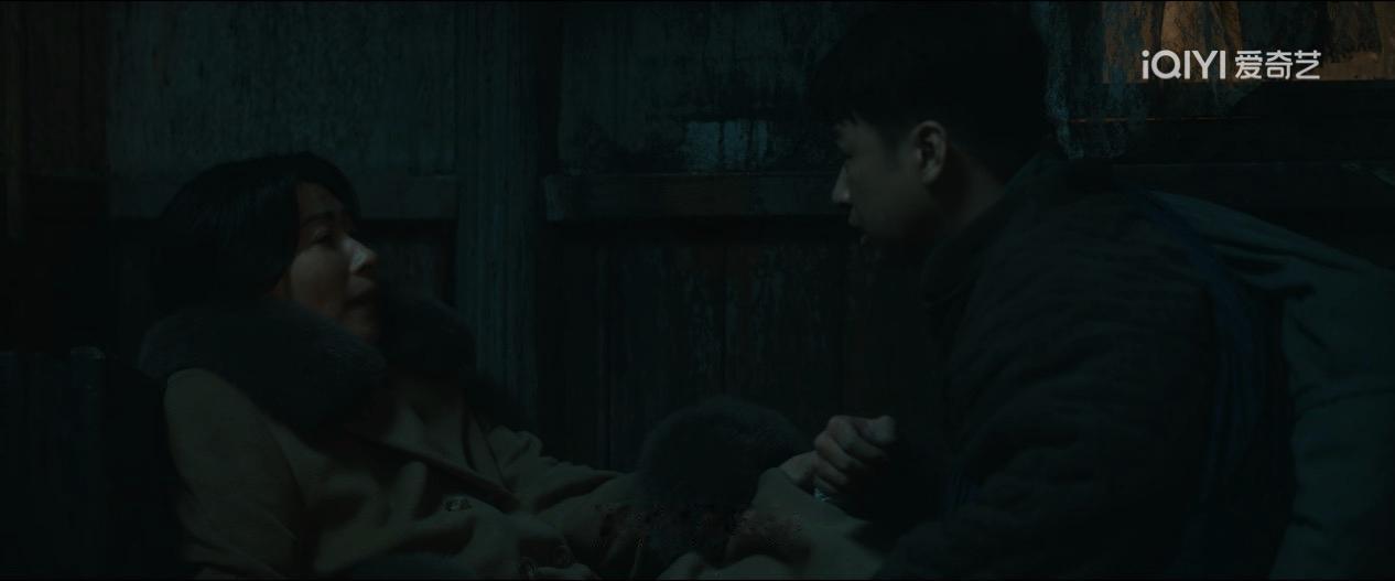 《八千里路云和月》最新一集，看的人真的窒息了！

那就是万茜饰演的女主去上海寻夫