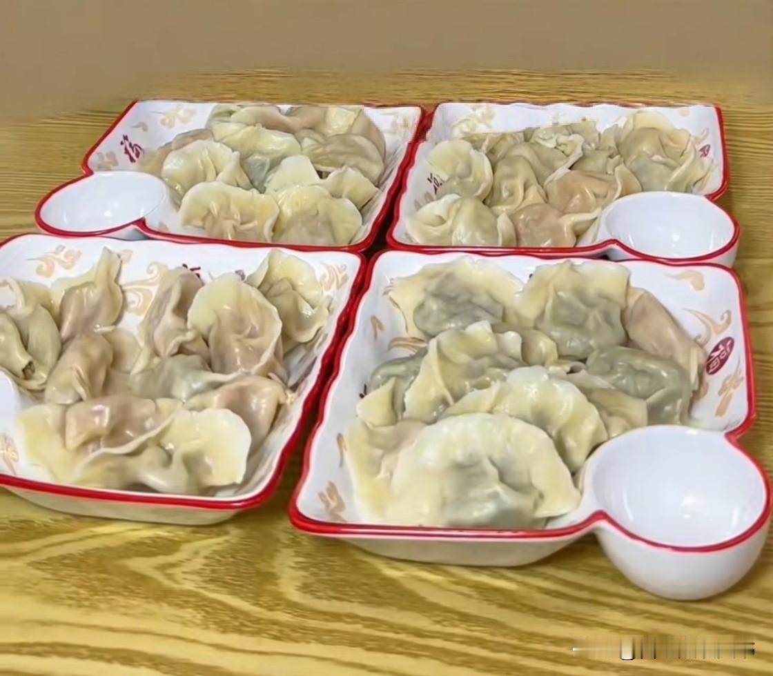 吃四盘饺子，奖励100元，吃五盘饺子，奖励200元，限时40分钟。
查了一下，店