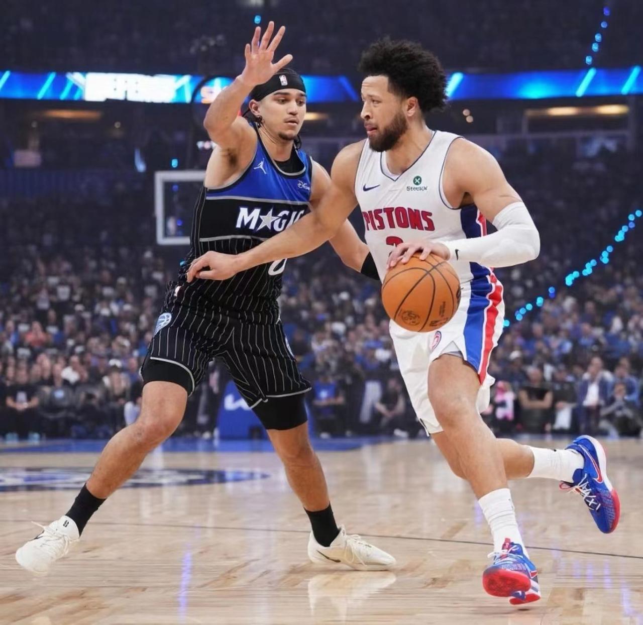 本赛季NBA的季后赛处于了有趣的一幕，目前西部已经有三支球队完成了首轮的竞争进入