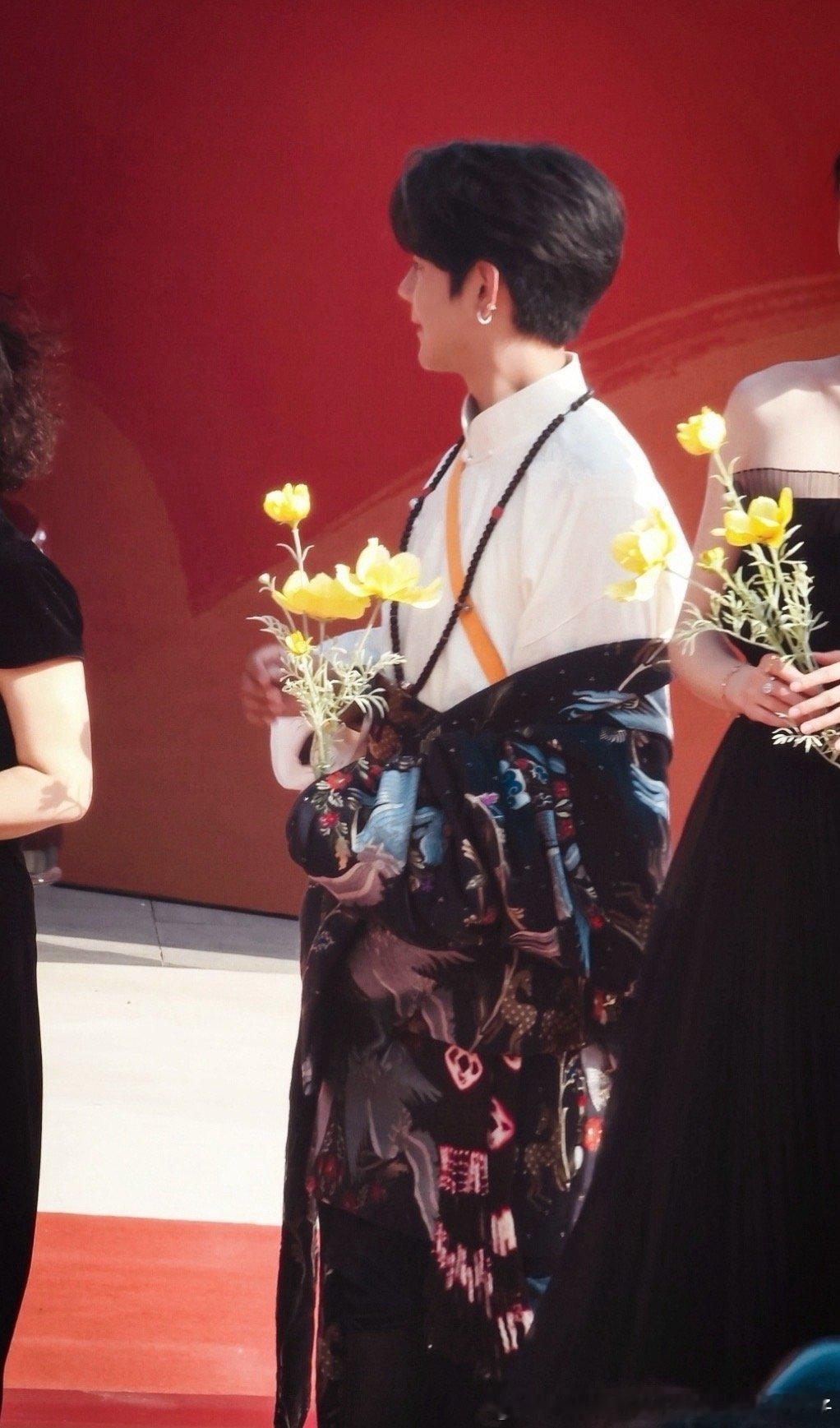 你是自己人生的大男主，剧本中的故事由自己书写。 