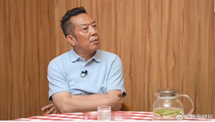 【贾国龙谈冷冻西兰花：西贝规定一个月内用掉冷冻西兰花】近日，西贝创始人贾国龙接受