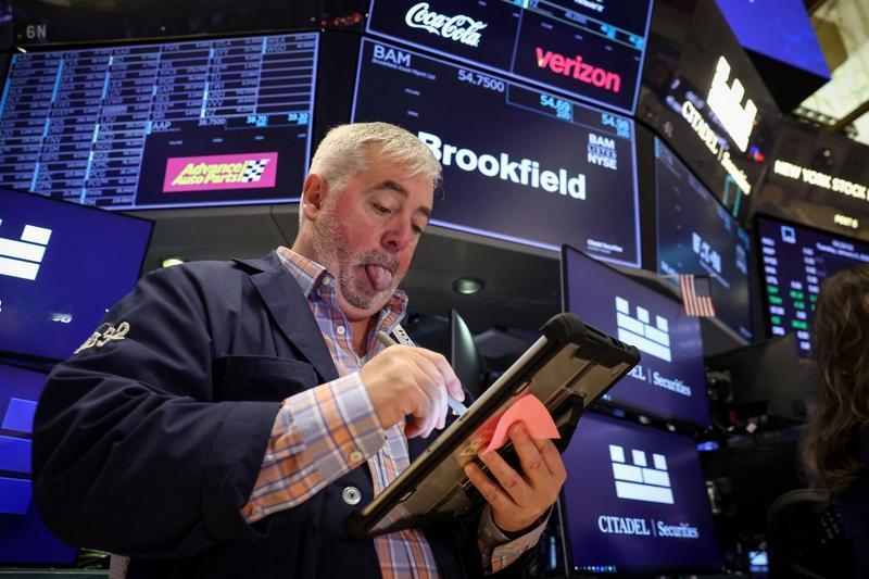 4月8日美股市场那叫一个热闹！道指狂飙1300多点，涨幅超2.61%，三大指数大