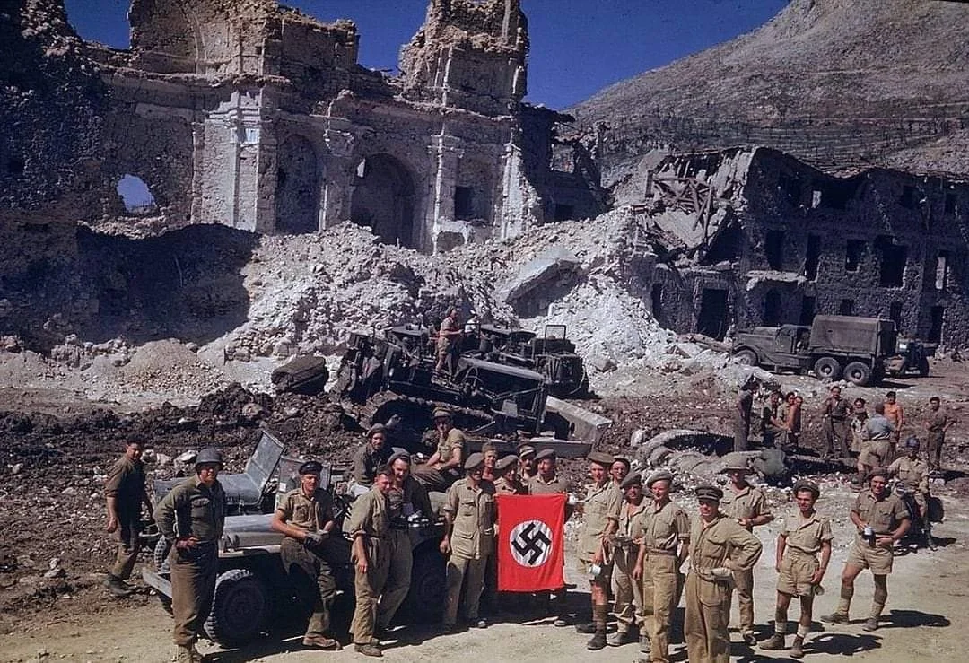 1944年1月17日，盟军对卡西诺山发动了四次进攻中的第一次，意图突破冬季防线，...