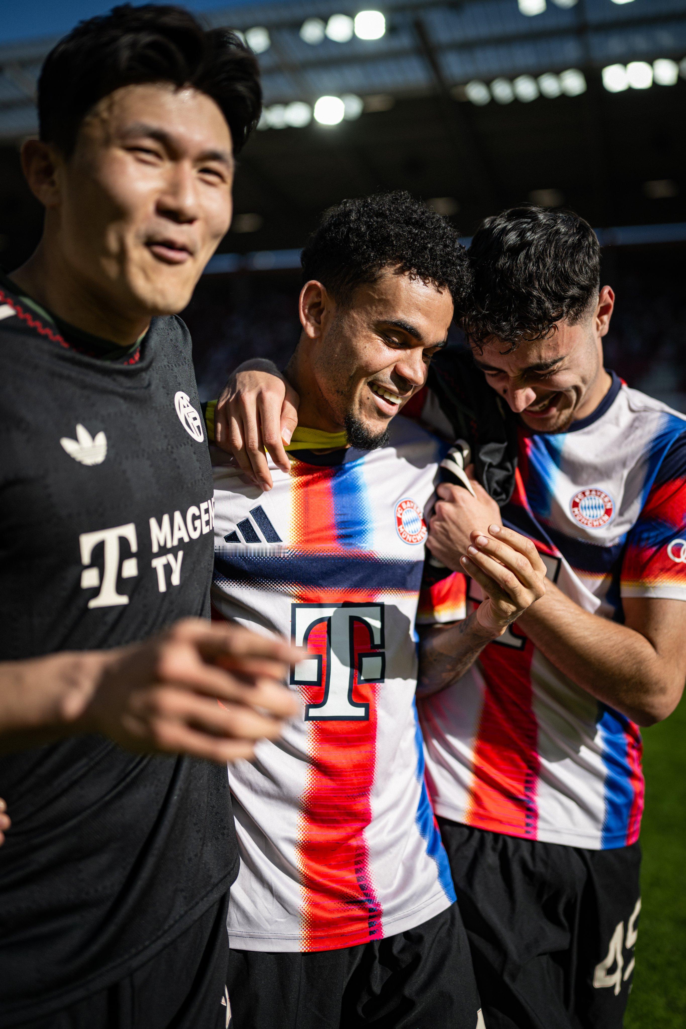 你这么拍，显得我们金哥脸很大很方 