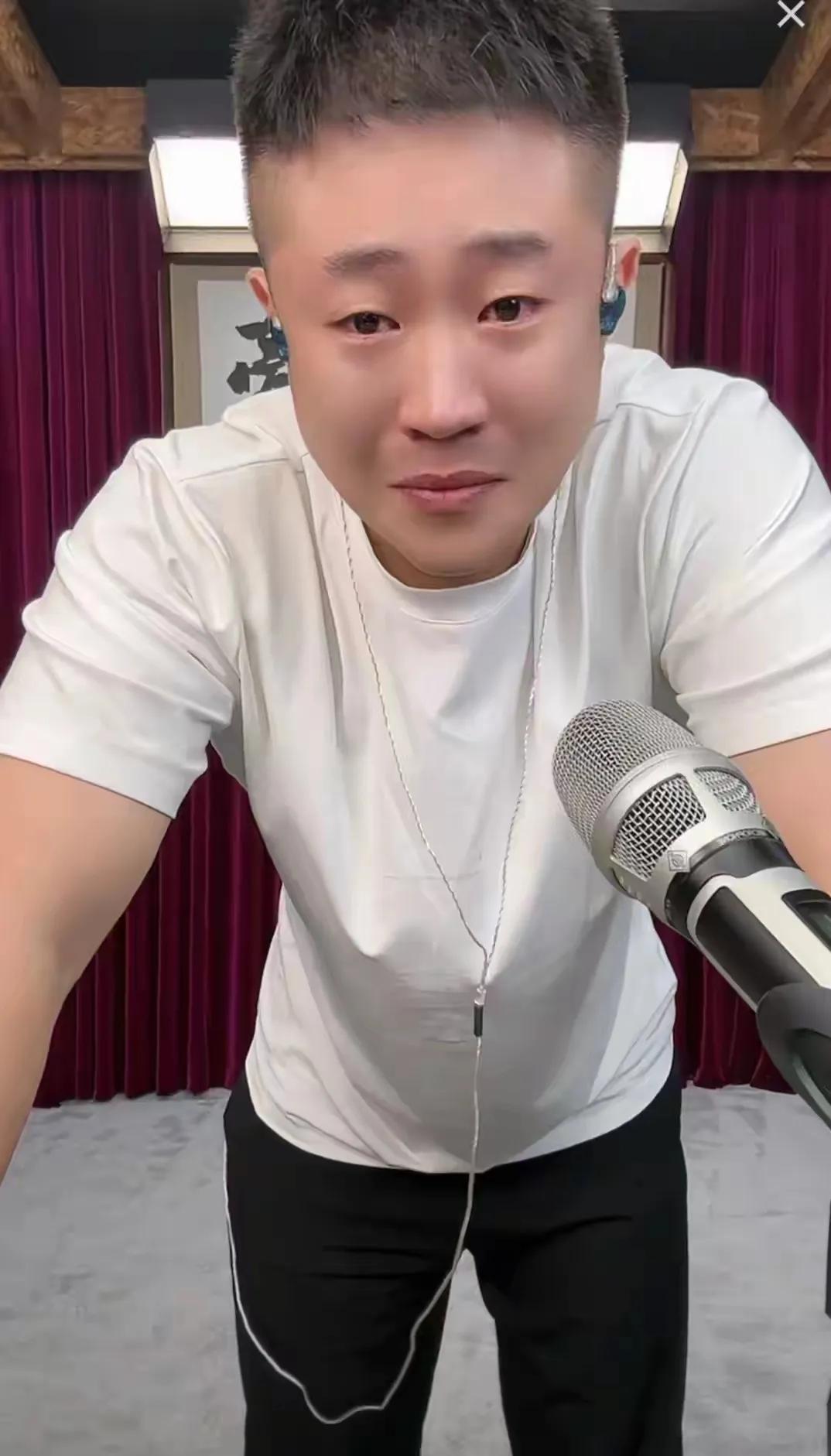 王亮可咋整，三十好几的人了，自己也是两个孩子的爹了。怎么一点脸都不要呢？
直播间