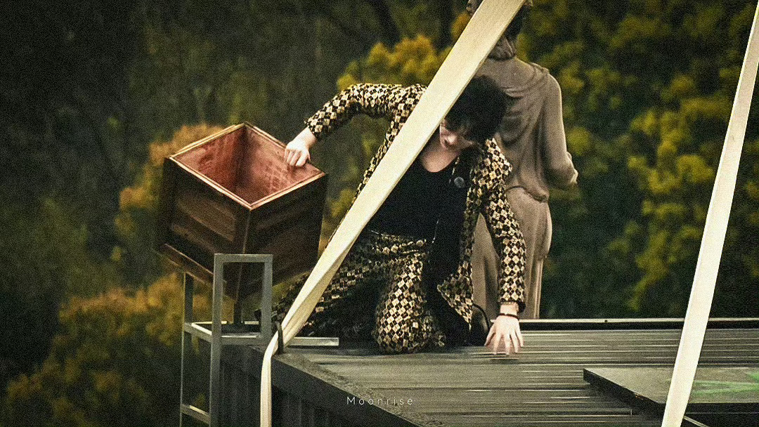 存帅图～刘宇宁的衣品穿搭和气质真的无可挑剔。每一处细节都戳在审美点上，蓬松微卷黑