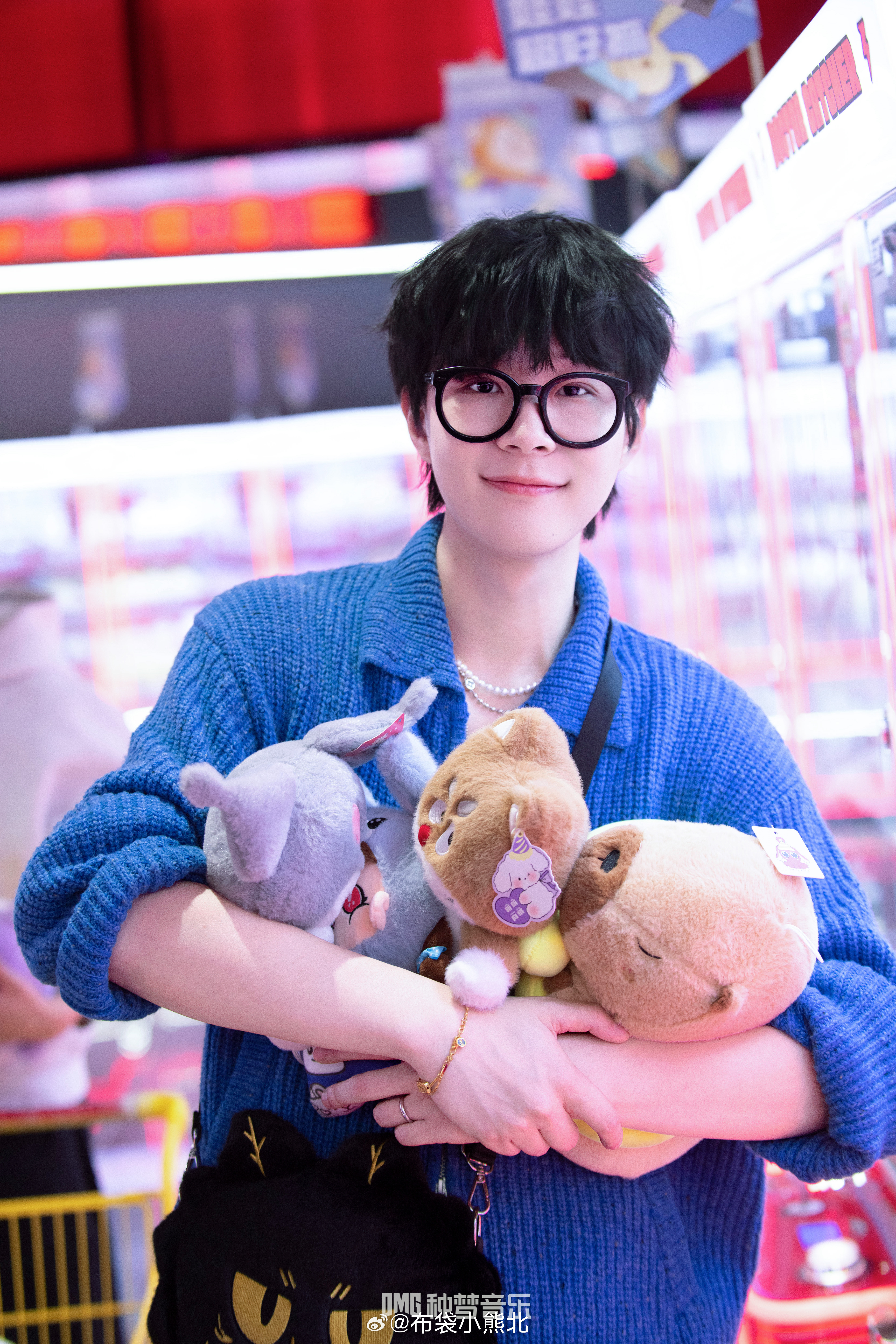 正面看，萌！背面看，萌！左边看，萌！右边看，萌！上边看，萌！下边看，萌！用苹果手