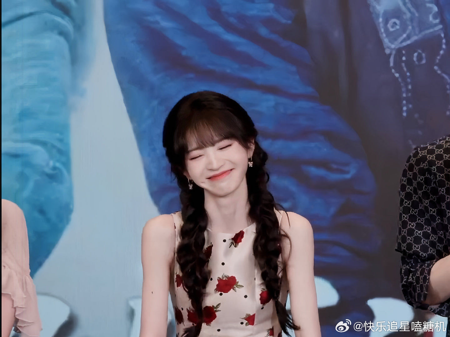 田曦薇怼脸美哭我了 怼脸镜头直接封神！田曦薇五官精致到无可挑剔，皮肤细腻零瑕疵，