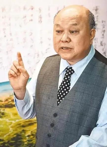 “必须真正落实爱国者治台，统一后所有在台湾从政的人，本人和子女都不能持有外国护照
