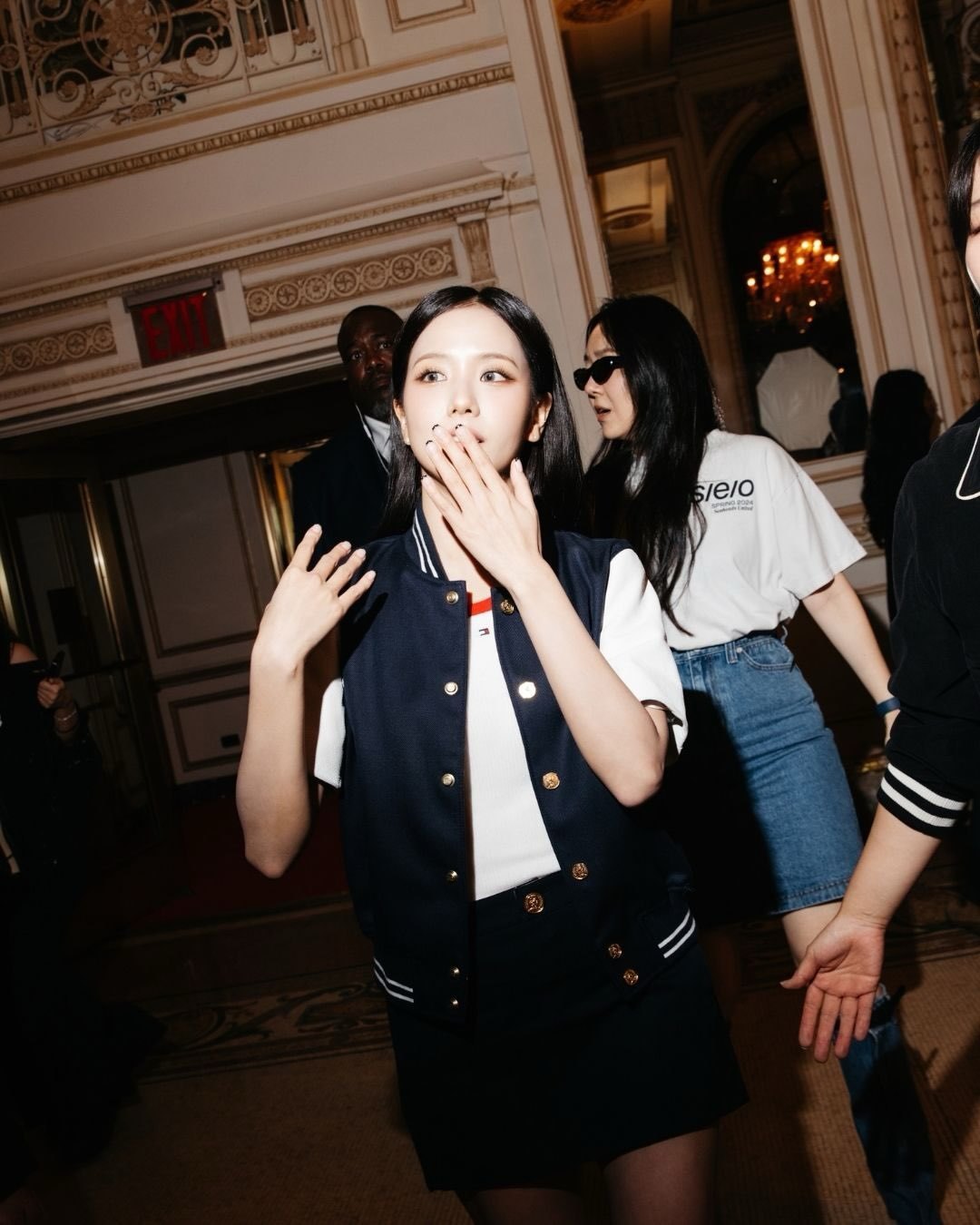 金智秀｜TOMMY HILFIGER 2027 春季系列时装秀看秀造型 时尚灵感