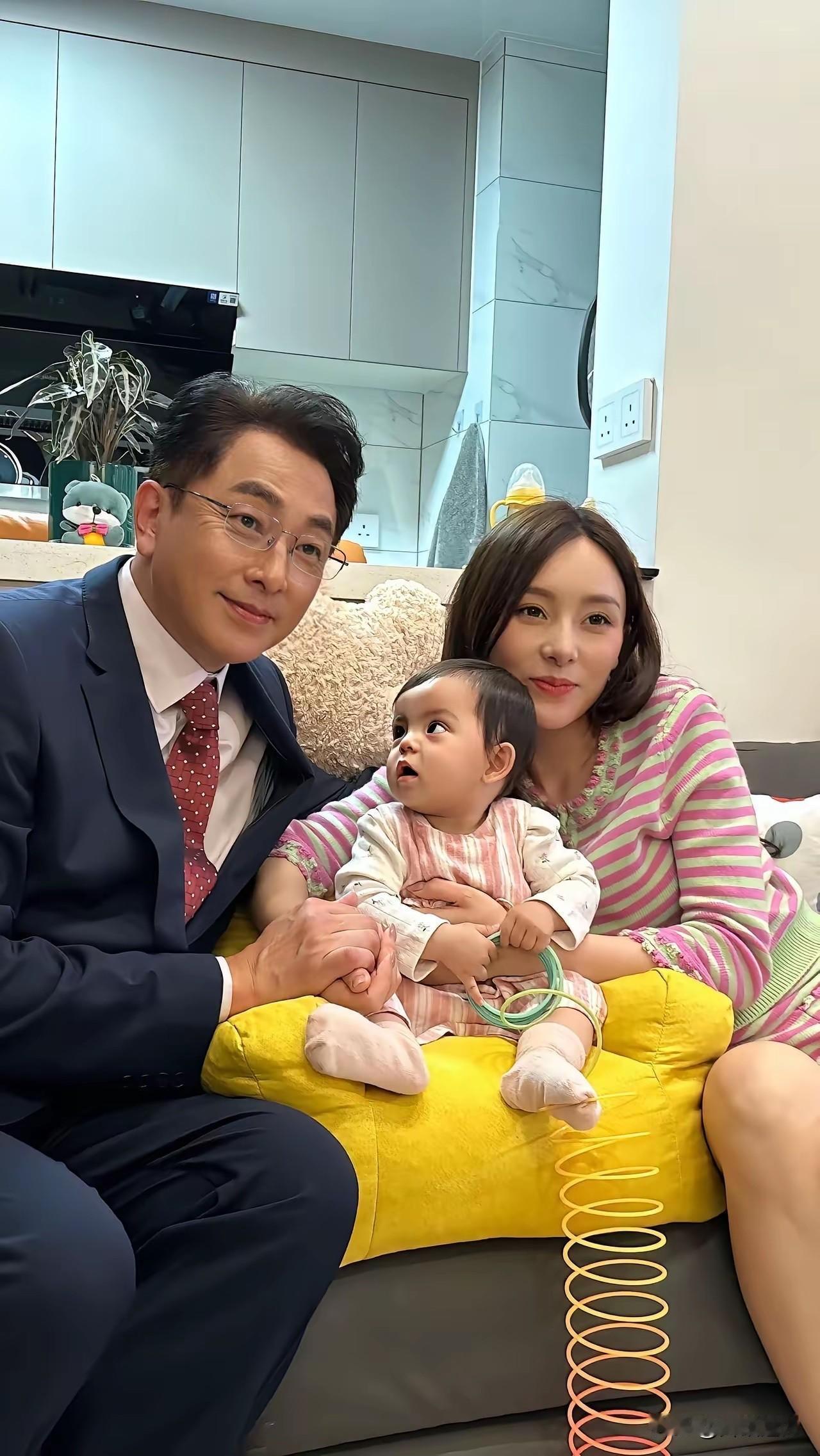 这两位很面熟，真的很熟悉的面孔，但又记不起他们叫什么来着！以前港片电影或电视都看