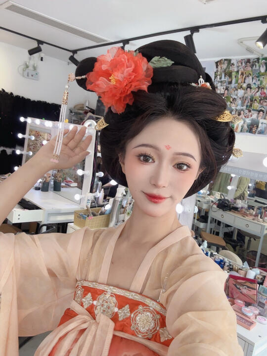 在济南拍到了何惟芳同款