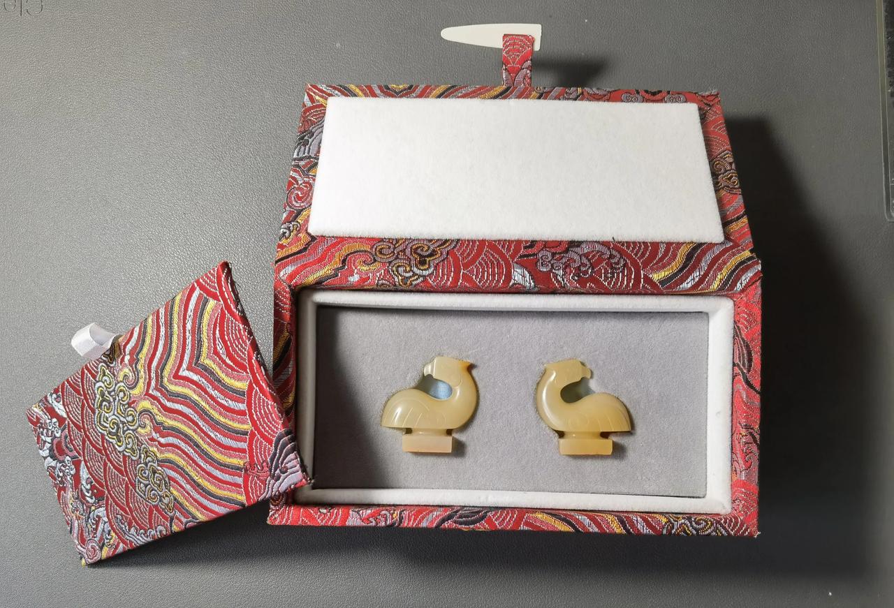 又一对金童玉女修成正果啦
老朋友的娃要结婚，嘱我刻一对印章纪念
结婚 礼物 篆刻