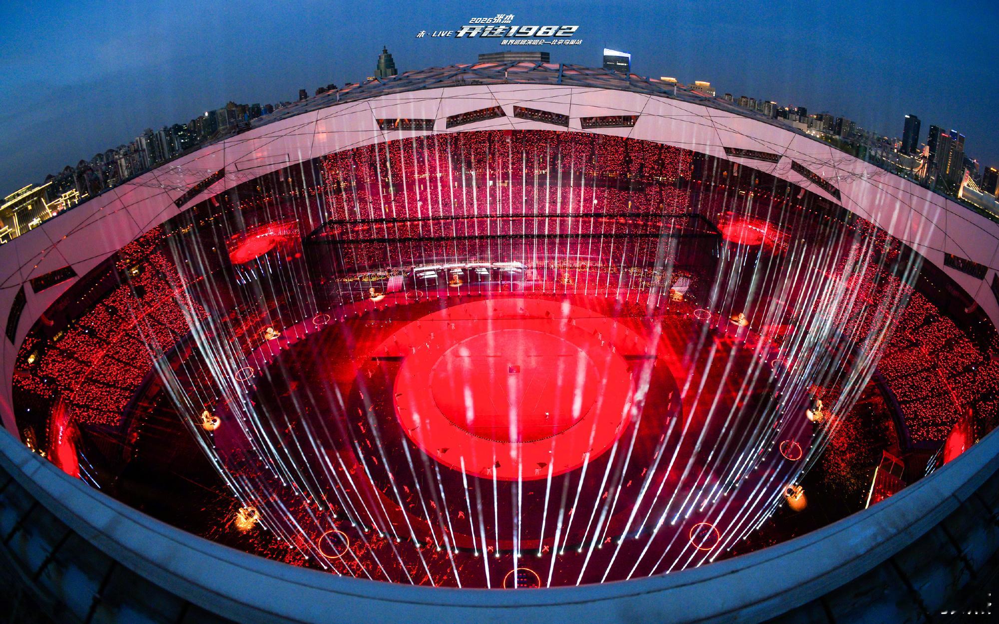 张杰初代选秀唱跳刺客 《Jump》的现场看完只有一个感受：张杰的脚底是不是真的装