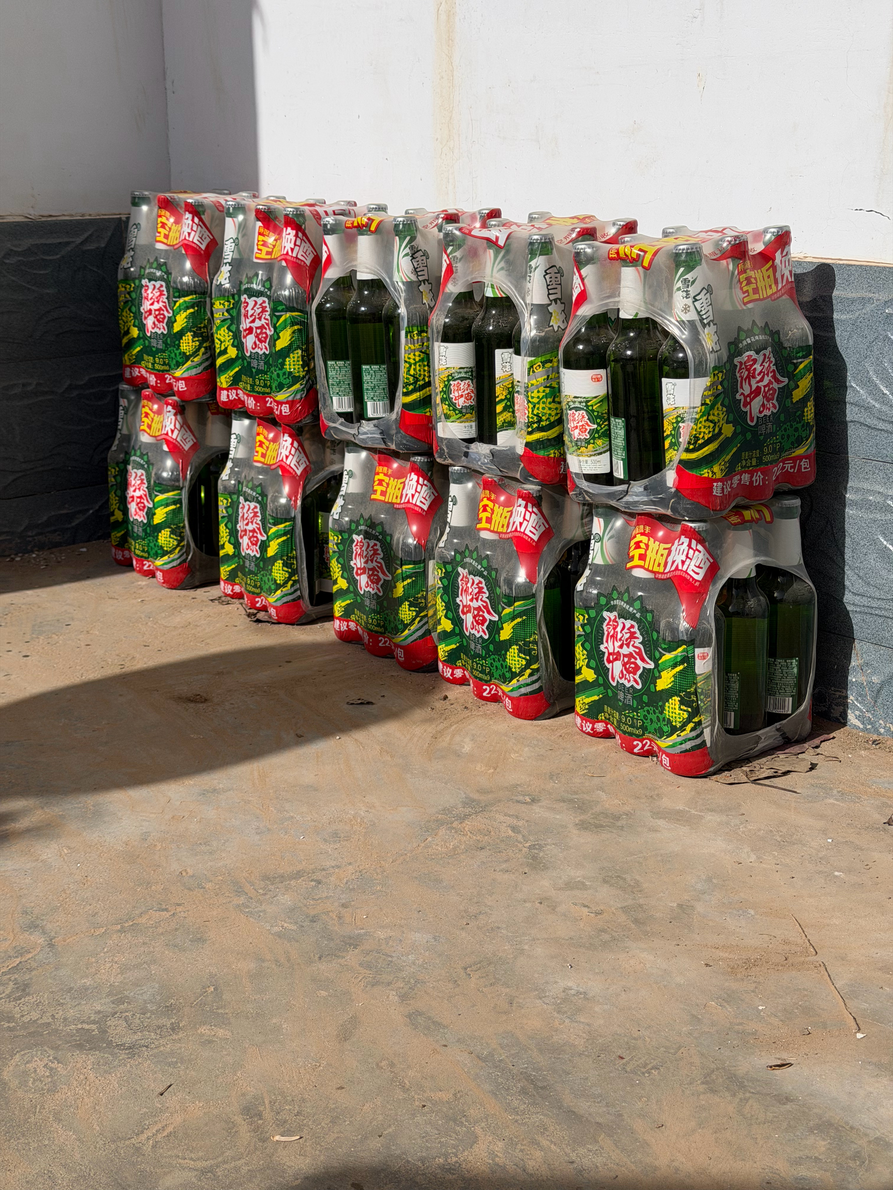 明天给儿子举办满月酒，天冷，啤酒喝得少，主要是喝白酒，1桌得2瓶 ，300元1桌