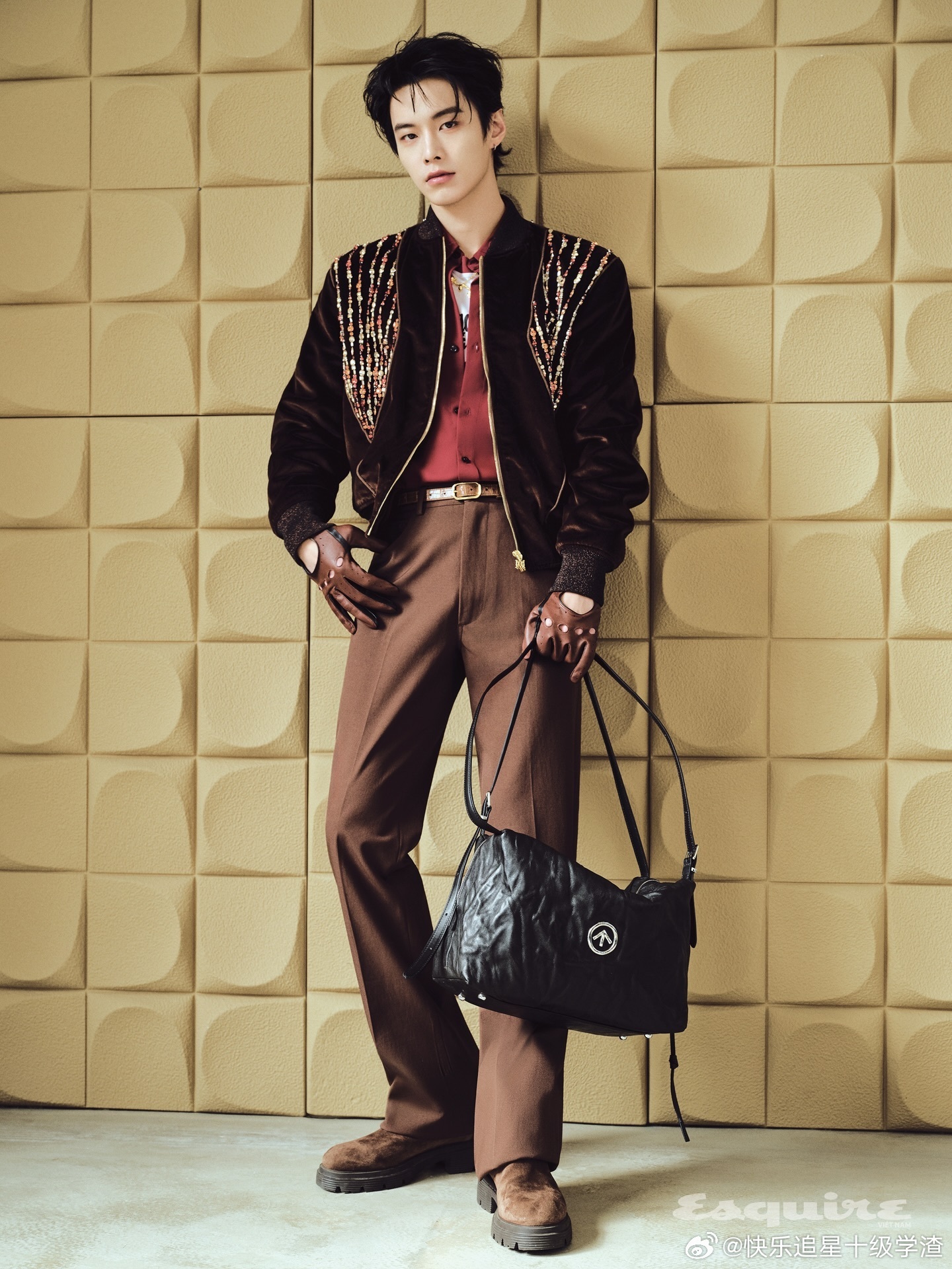 何与出镜越南版《时尚先生》三月刊封面  双轨真的打开了海外市场 