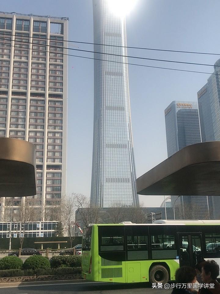 分享一张你手机里的北京我在北京最高楼，朝阳区大国贸，早晨阳光明媚，春暖柳绿，心微