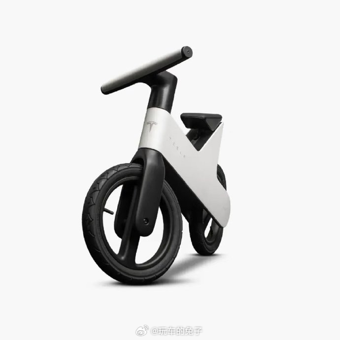 特斯拉 的儿童平衡车，定价 225 美元，仅限美区购买。目前官网都是售罄状态，第