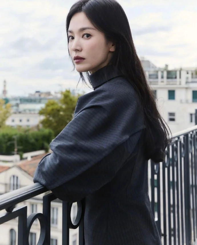 宋慧乔｜亮相FENDI 2025春夏女装大秀