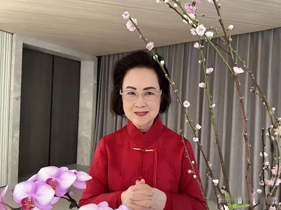《还珠格格》86岁女著名言情作家琼瑶在家自杀！央视新闻 12 月 4 日报道，1