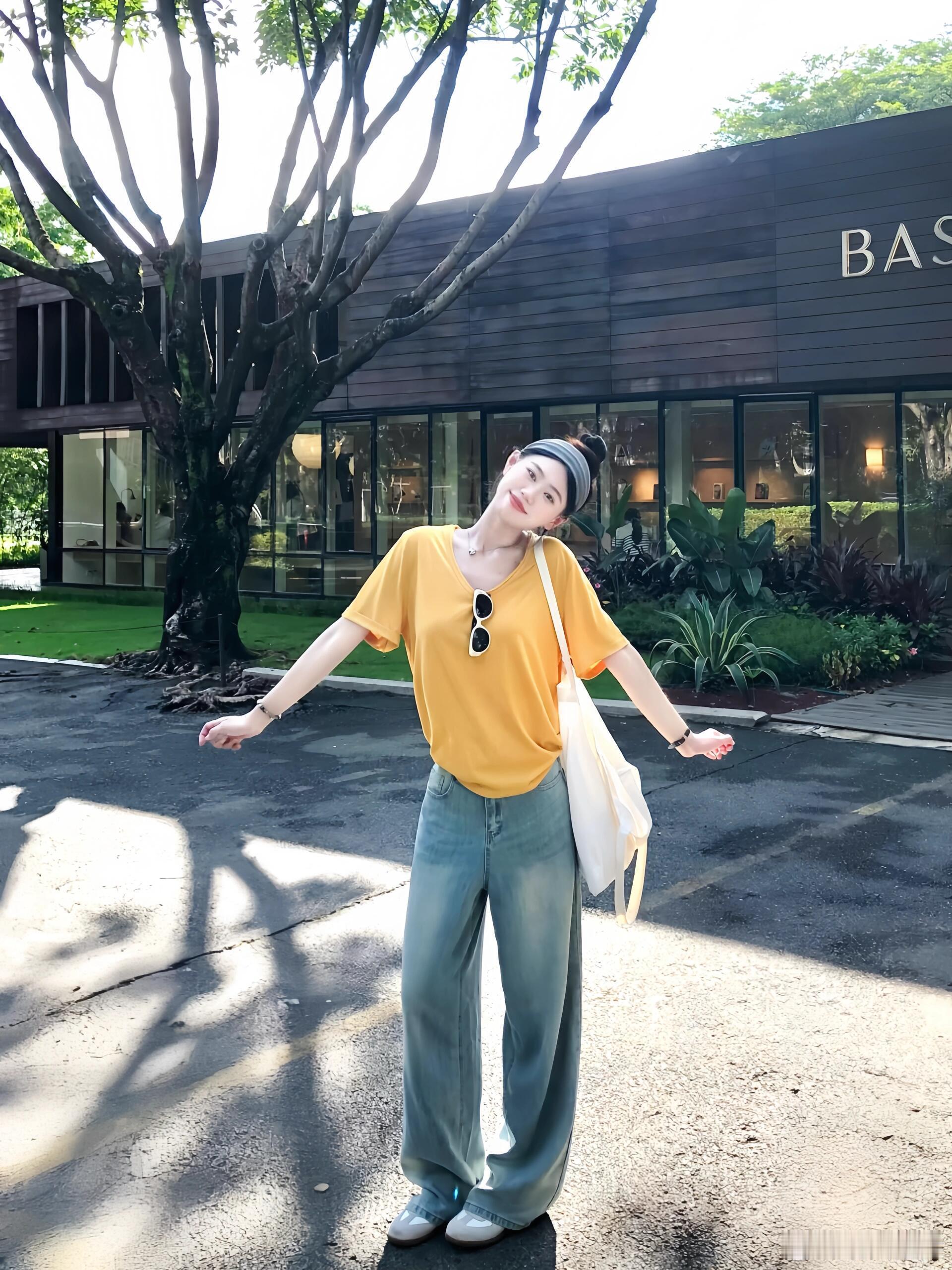 🌳公园闲游，解锁松弛感穿搭🌳🌞阳光正好的日子，来公园享受悠闲时光，穿搭也要
