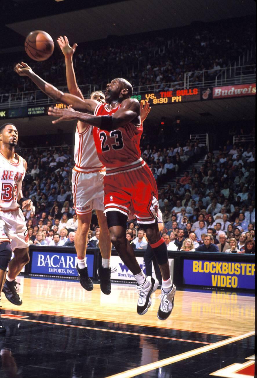 Michael Jordan 褶子了 球被打掉了 