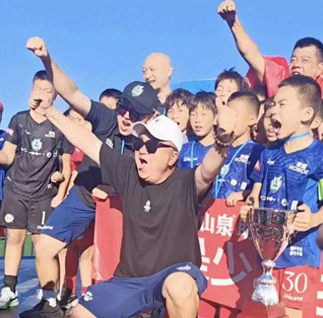 惊心动魄5-4！足球小将2018力克科尔内亚，勇夺西班牙Brava杯冠军