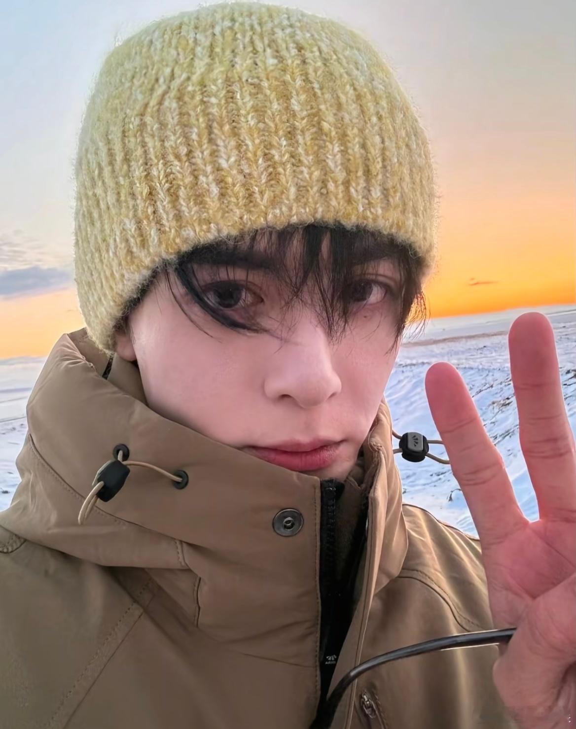 曾舜晞拿一包纸看给阿嬷的情书曾舜晞推荐给阿嬷的情书 曾舜晞你的泪点和俺差不多在电