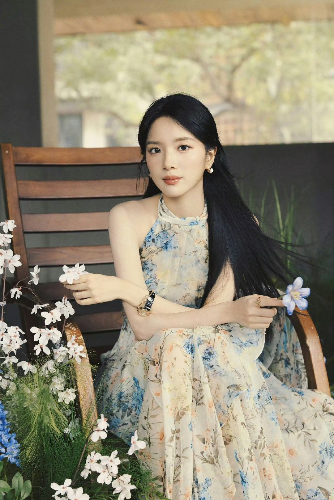 演员李思潼[超话]李思潼妆前妆后变化好大 妆前是清新自然的小美女，妆后直接气场全