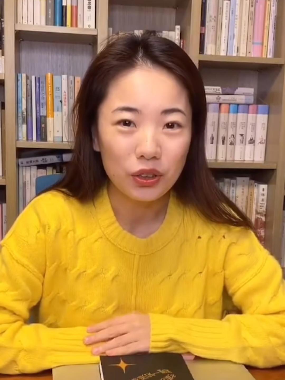 蒋方舟的人生犹如张爱玲，年少积攒的名气会成为往后人生的桎梏。万众追捧的文学才女，