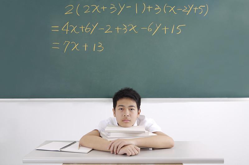 真佩服年轻教师敢跟教研员叫板的勇气！

我们学校听课月活动开始了，片区教研员来我