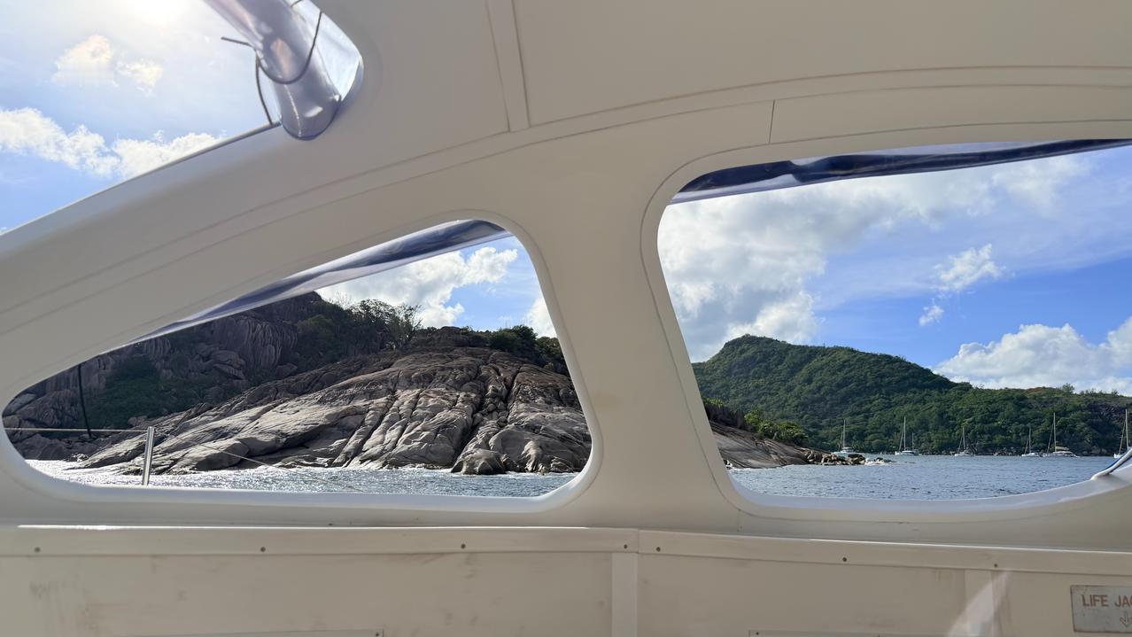 昨天一位刚分手的宝宝找到我做咨询，问为什么曾经相爱的两个人会不欢而散？
现在得空