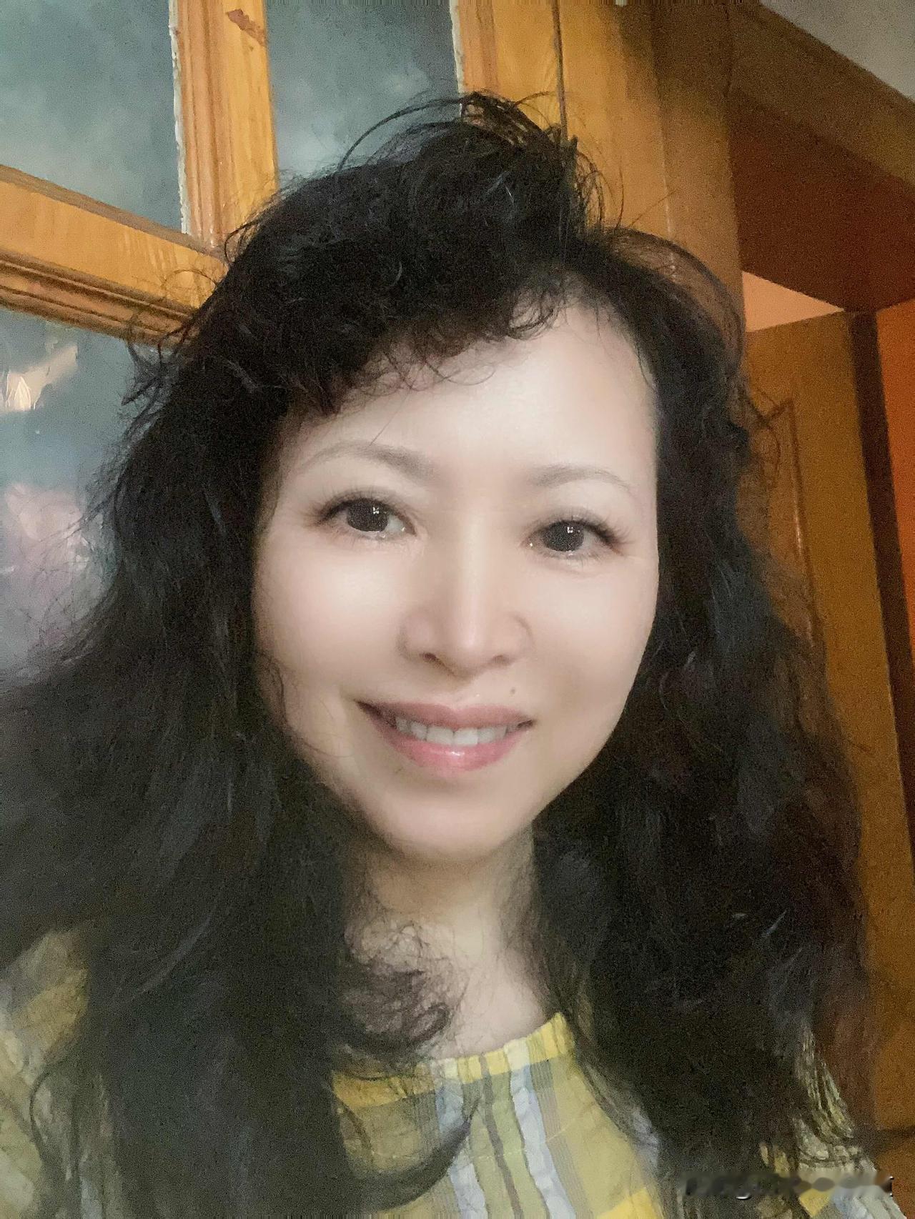 花香蝶自来[大金牙]
近午，正在做菜的我拿着剪刀准备阳台上剪几个辣椒，做个红烧仔