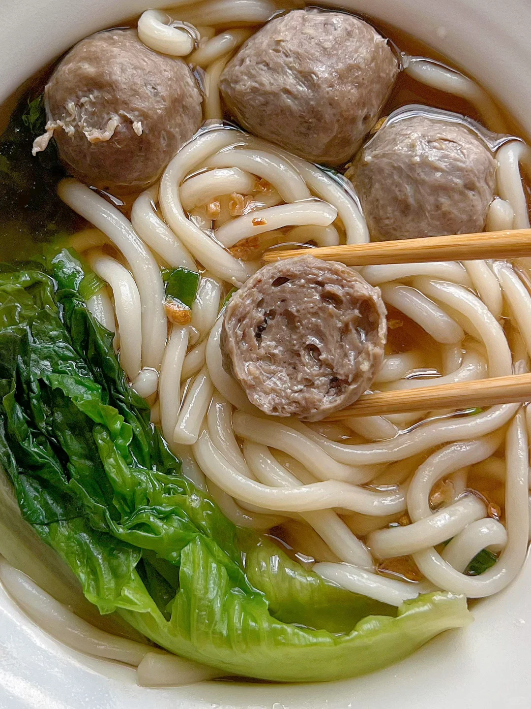 面汤也要嗦光光，😆牛肉丸生菜乌冬面🍜