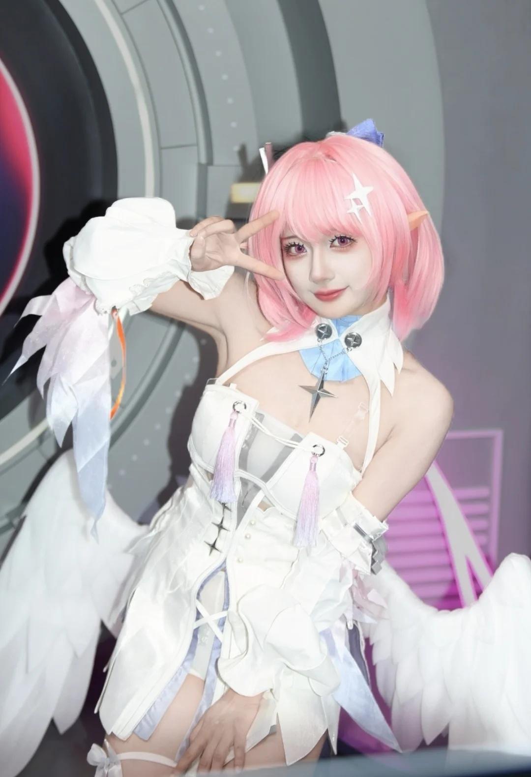 天使降临
2026chinajoy 绝区零 蕾米埃尔
佳能展台的灯光真的超级好拍
